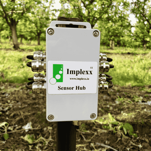 IX-HUB Sensor Hub #Implexx #台灣代理 #樹液流感測器 #SapFlowSensor #徑度計 #Dendrometer #葉片溫度感測器 #LeafTemperatureSensor #莖幹含水量 #邊材水分 #熱脈衝探針 #HeatPulseProbe #校準型感測器 #高精度量測 #樹幹徑度計 #TrunkDendrometer #莖徑度計 #StemDendrometer #果實徑度計 #FruitDendrometer #DE1T #SD5T #SD10T #FILT #FIMT #FIST #LVDT #微米級量測 #最大日收縮量 #MDS #莖幹生長監測 #果實生長監測 #生長速率 #碳分配 #植物水分關係 #水分逆境 #乾旱研究 #植物生理學 #熱脈衝法 #DMA #森林水文 #生態水文學 #蒸散量 #蒸散監測 #氣孔導度 #作物水分管理 #作物蒸散量 #ETc #節水灌溉 #灌溉監測 #灌溉管理 #灌溉排程 #精準灌溉 #果園管理 #葡萄園管理 #杏仁園 #芒果 #施肥管理 #採收管理 #果實分級 #採後儲藏 #果實品質 #產量提升 #作物品質 #SDI12 #SDI12集線器 #SensorHub #IXHUB #IoT農業 #IoT環境監測 #LoRaWAN #NB_IoT #WiFi #資料紀錄器 #遠端監測 #低功耗感測器 #低功耗 #野外監測 #水分儲存 #科研儀器 #環境監測設備 #感測器網路 #IoT整合 #IP65防水 #菊鏈擴充 #野外佈署 #模組化感測 #台灣 #農業科技 #智慧農業 #精準農業 #AgTech #SmartFarming #PlantScience #PlantPhysiology #EnvironmentalMonitoring #FieldResearch #EcoHydrology #氣候變遷