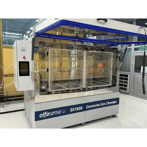 Corrosive Gas Test Chamber SK1500C 2 #大型腐蝕測試艙 #largecorrosiontestchamber #1500L大容量測試 #1500Llargecapacitytesting #CO₂環保冷媒 #CO2ecorefrigerant #CTS氣候艙整合 #CTSclimatechamberintegration #IEC60068合規 #IEC60068compliant #大型電子設備驗證 #largeelectronicdevicevalidation #汽車整車零組件測試 #automotivecompletecomponenttesting #PMMA透明大視窗 #PMMAtransparentlargewindow #四氣體同時劑量 #fourgassimultaneousdosing #高精度MFC控制 #highprecisionMFCcontrol #F-Gas法規符合 #F-Gasregulationcompliant #三層平行測試 #threelevelparalleltesting #德國製造品質 #madeinGermanyquality